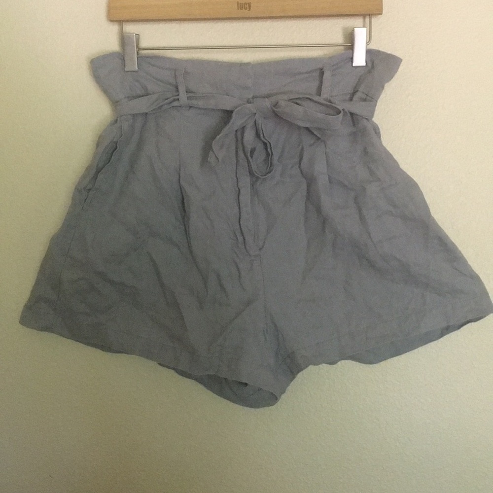 grey tie belt shorts